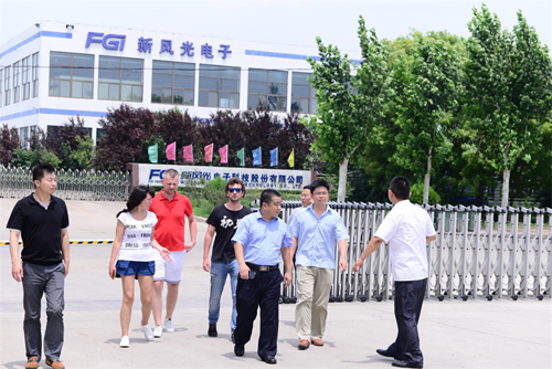 俄罗斯某股份有限公司客人莅临尊龙凯时节能考察